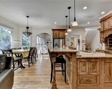 11037 Estates Circle - Photo Thumbnail 9