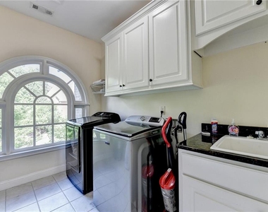 11037 Estates Circle - Photo Thumbnail 16
