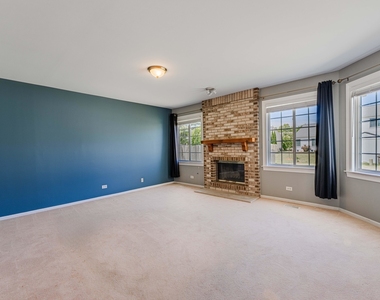 1371 E Braymore Circle - Photo Thumbnail 12