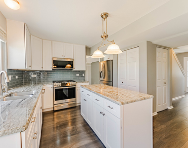 1371 E Braymore Circle - Photo Thumbnail 10