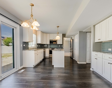 1371 E Braymore Circle - Photo Thumbnail 9