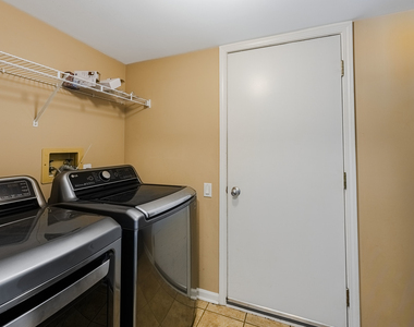 1371 E Braymore Circle - Photo Thumbnail 14