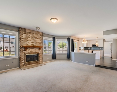 1371 E Braymore Circle - Photo Thumbnail 11