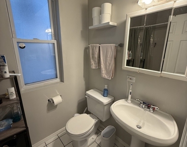 1642 W Fletcher Street - Photo Thumbnail 4