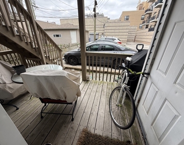 1642 W Fletcher Street - Photo Thumbnail 10