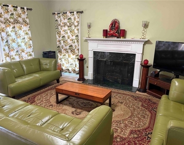 2835 Crestmont Court - Photo Thumbnail 9