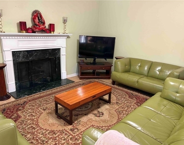 2835 Crestmont Court - Photo Thumbnail 7