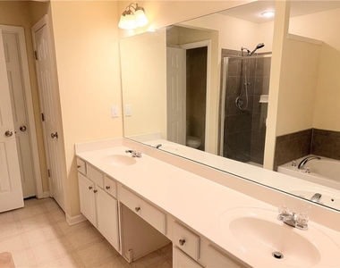 2380 Fairlie Drive - Photo Thumbnail 11