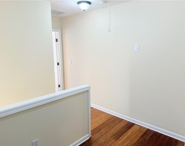 2380 Fairlie Drive - Photo Thumbnail 15
