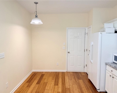 2380 Fairlie Drive - Photo Thumbnail 8
