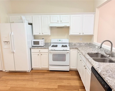 2380 Fairlie Drive - Photo Thumbnail 7