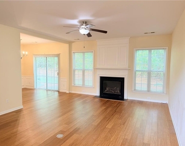 2380 Fairlie Drive - Photo Thumbnail 2