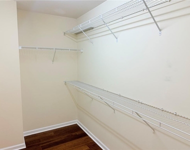 2380 Fairlie Drive - Photo Thumbnail 14