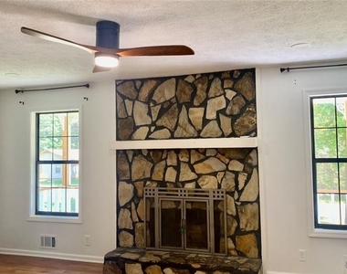 1807 Merry Oak Road Sw - Photo Thumbnail 2