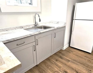 1067 Lanier Boulevard Ne - Photo Thumbnail 2