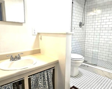 1067 Lanier Boulevard Ne - Photo Thumbnail 6
