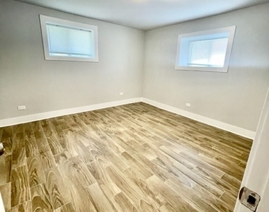 4450 N Winchester Avenue - Photo Thumbnail 15