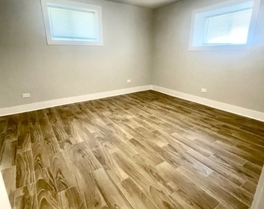 4450 N Winchester Avenue - Photo Thumbnail 12