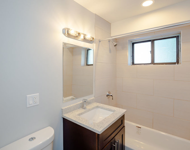 6807 N Ridge Boulevard - Photo Thumbnail 9