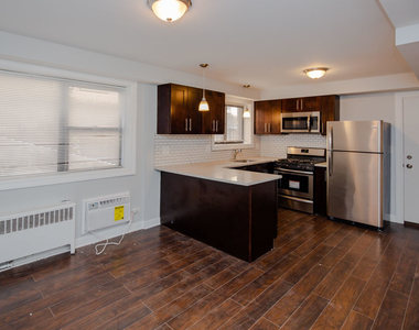 6807 N Ridge Boulevard - Photo Thumbnail 4