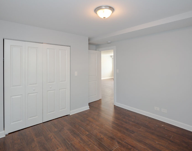 6807 N Ridge Boulevard - Photo Thumbnail 8