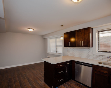6807 N Ridge Boulevard - Photo Thumbnail 3