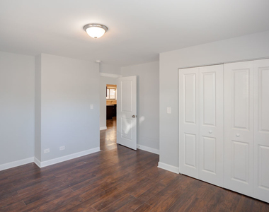 6807 N Ridge Boulevard - Photo Thumbnail 6