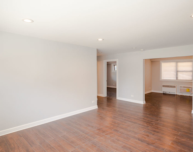 6807 N Ridge Boulevard - Photo Thumbnail 1