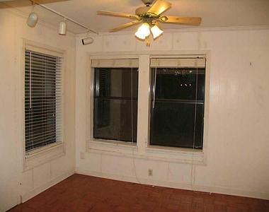 906 Parkaire Crossing - Photo Thumbnail 5