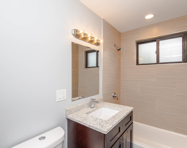 6805 N Ridge Boulevard - Photo Thumbnail 9