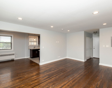 6805 N Ridge Boulevard - Photo Thumbnail 4