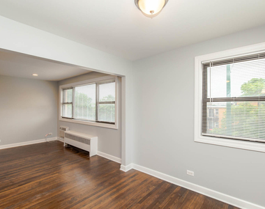 6805 N Ridge Boulevard - Photo Thumbnail 5