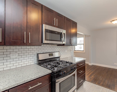 6805 N Ridge Boulevard - Photo Thumbnail 8