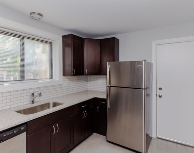6803 N Ridge Boulevard - Photo Thumbnail 3