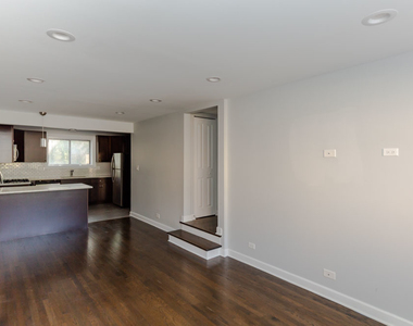 6803 N Ridge Boulevard - Photo Thumbnail 2