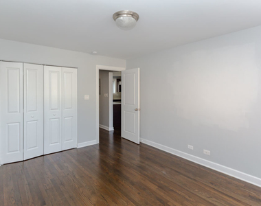 6803 N Ridge Boulevard - Photo Thumbnail 8