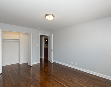 6803 N Ridge Boulevard - Photo Thumbnail 6