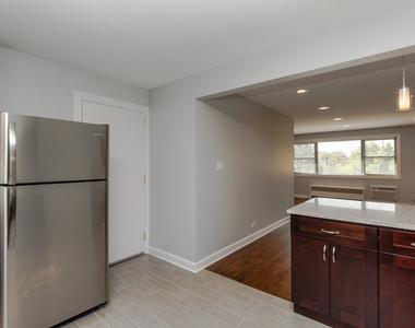 6803 N Ridge Boulevard - Photo Thumbnail 4