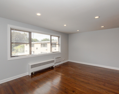 6803 N Ridge Boulevard - Photo Thumbnail 2