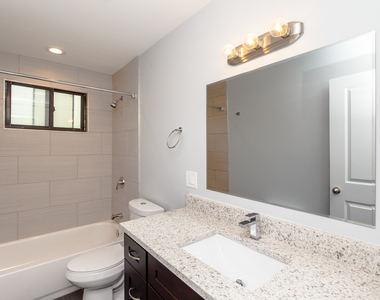 6803 N Ridge Boulevard - Photo Thumbnail 7