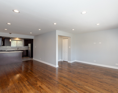 6803 N Ridge Boulevard - Photo Thumbnail 1