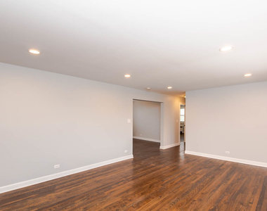6801 N Ridge Boulevard - Photo Thumbnail 1