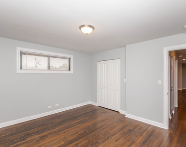 6801 N Ridge Boulevard - Photo Thumbnail 10