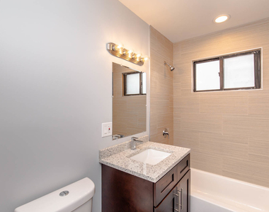 6801 N Ridge Boulevard - Photo Thumbnail 14