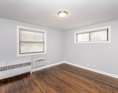 6801 N Ridge Boulevard - Photo Thumbnail 9