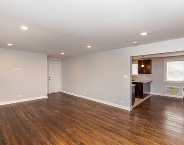 6801 N Ridge Boulevard - Photo Thumbnail 3