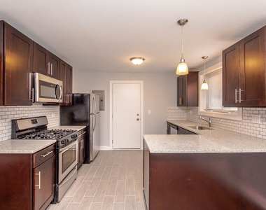 6801 N Ridge Boulevard - Photo Thumbnail 6