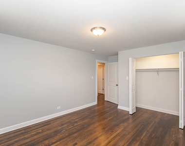 6801 N Ridge Boulevard - Photo Thumbnail 12