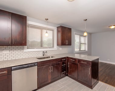 6801 N Ridge Boulevard - Photo Thumbnail 7