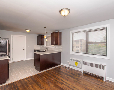 6801 N Ridge Boulevard - Photo Thumbnail 4